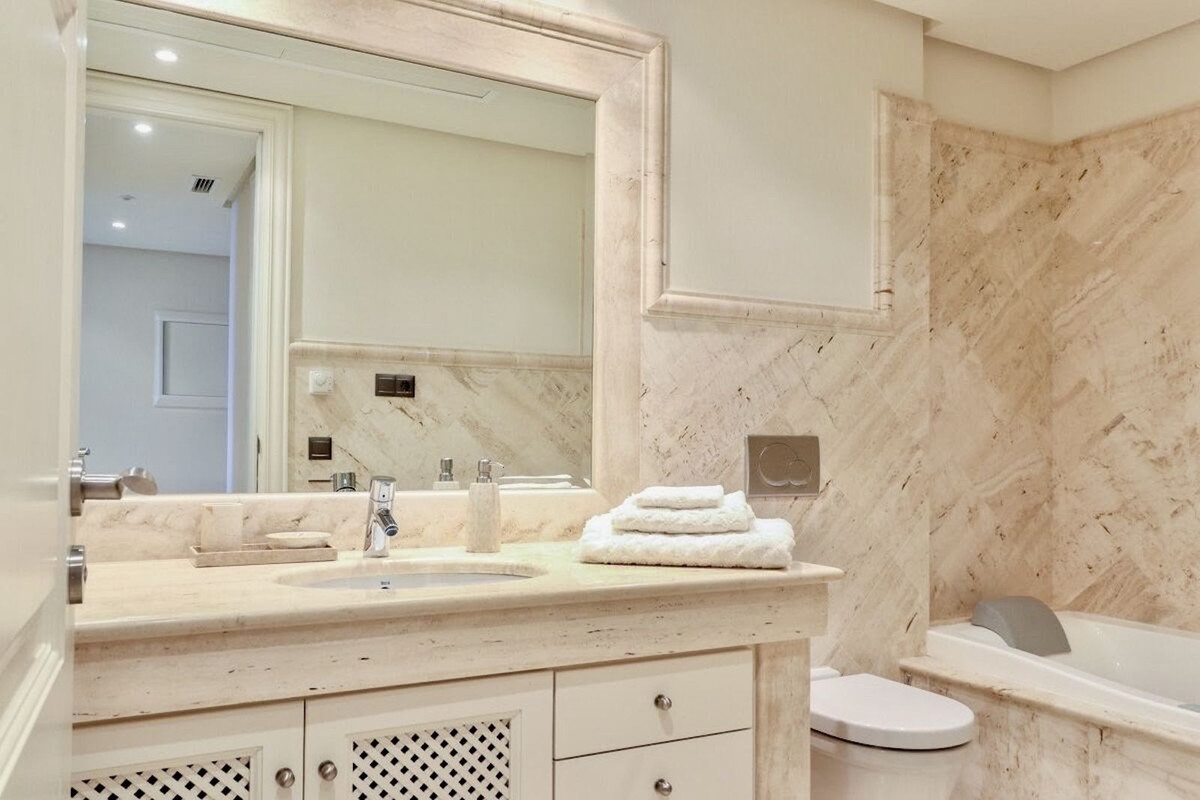 4 Bed Apartment for sale in Estepona Costa Del Sol, Málaga, Spain