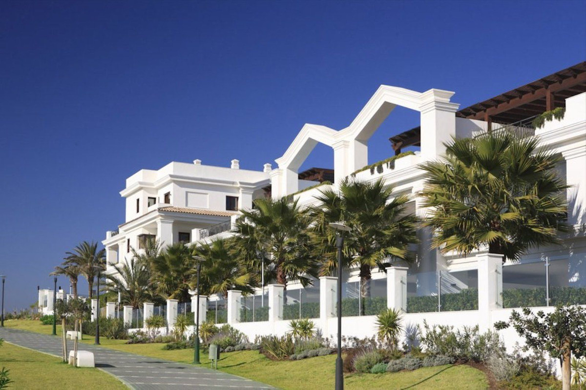 4 Bed Apartment for sale in Estepona Costa Del Sol, Málaga, Spain