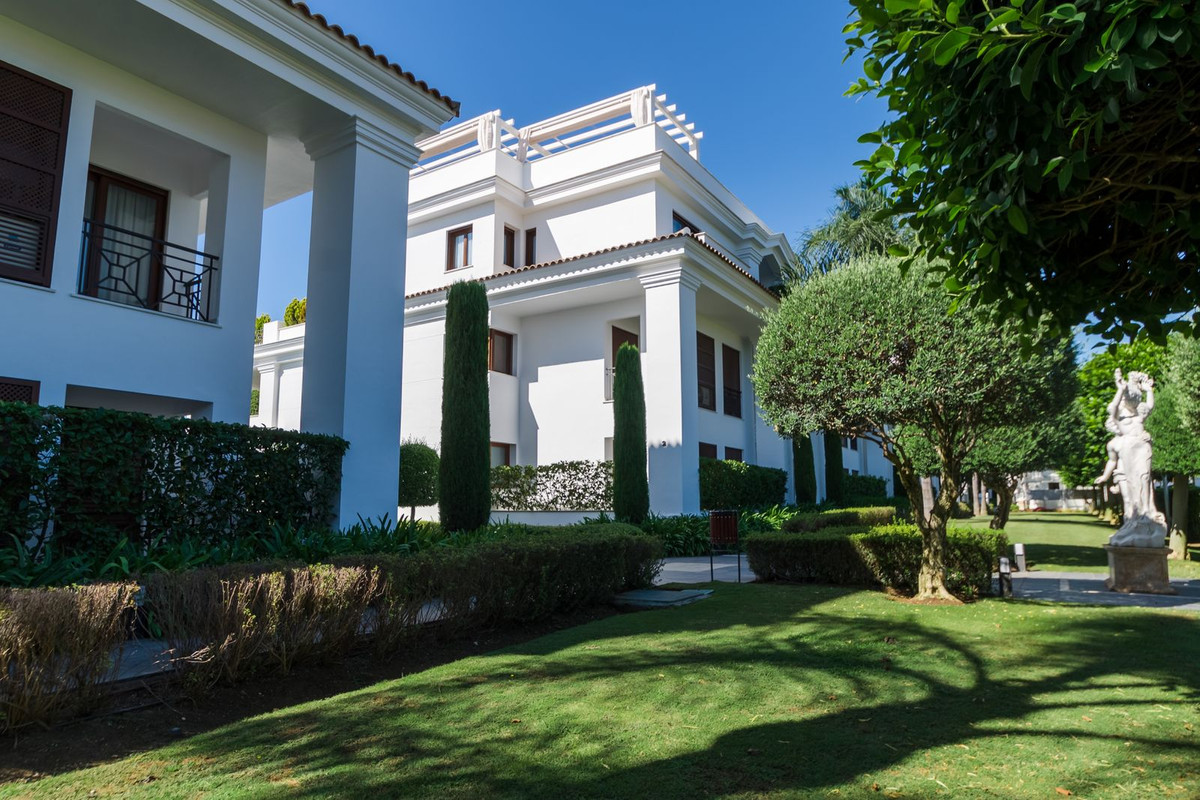 4 Bed Apartment for sale in Estepona Costa Del Sol, Málaga, Spain