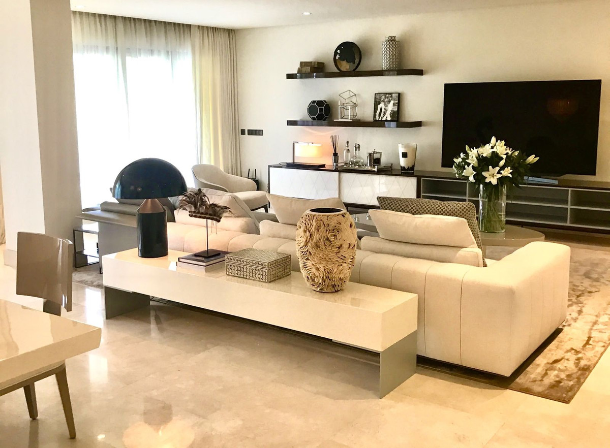 4 Bed Apartment for sale in Estepona Costa Del Sol, Málaga, Spain