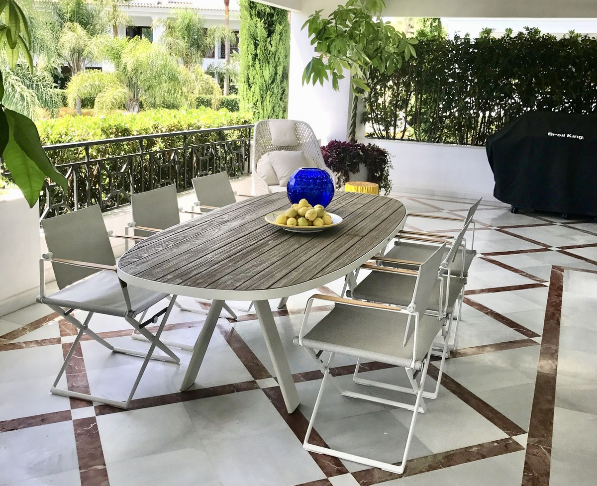 4 Bed Apartment for sale in Estepona Costa Del Sol, Málaga, Spain