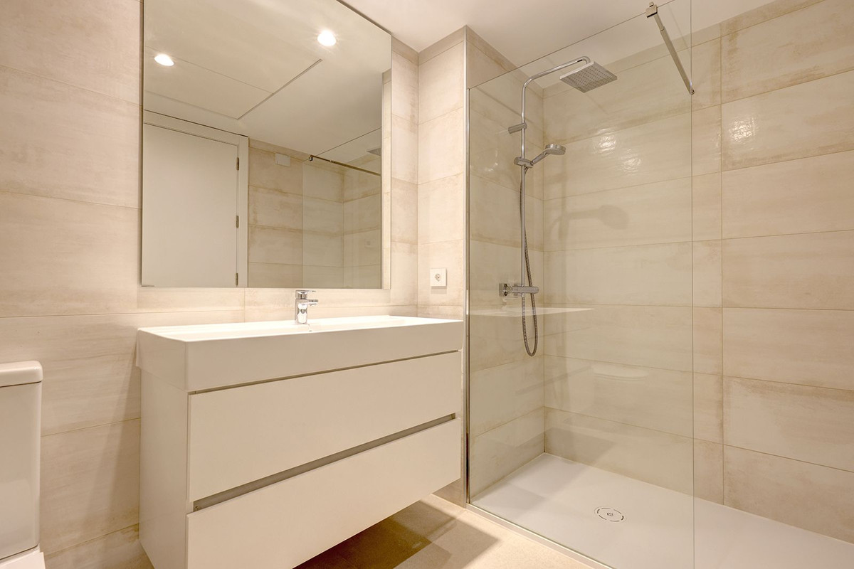 Se vende Apartamento Planta Media de 3 dormitorios en Costa Del Sol, Málaga, España