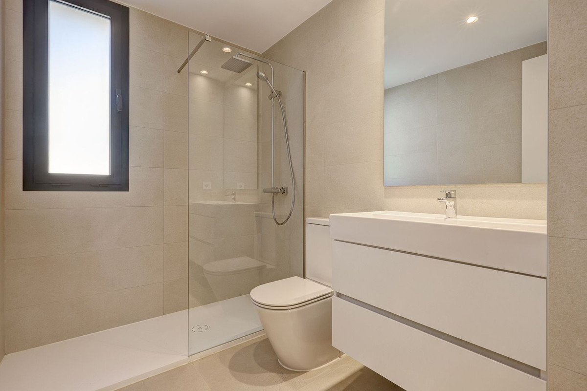Se vende Apartamento Planta Media de 3 dormitorios en Costa Del Sol, Málaga, España