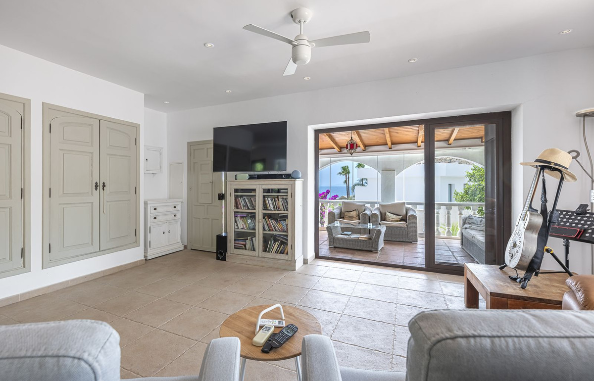 4 Bed Townhouse for sale in Punta Chullera Costa Del Sol, Málaga, Spain