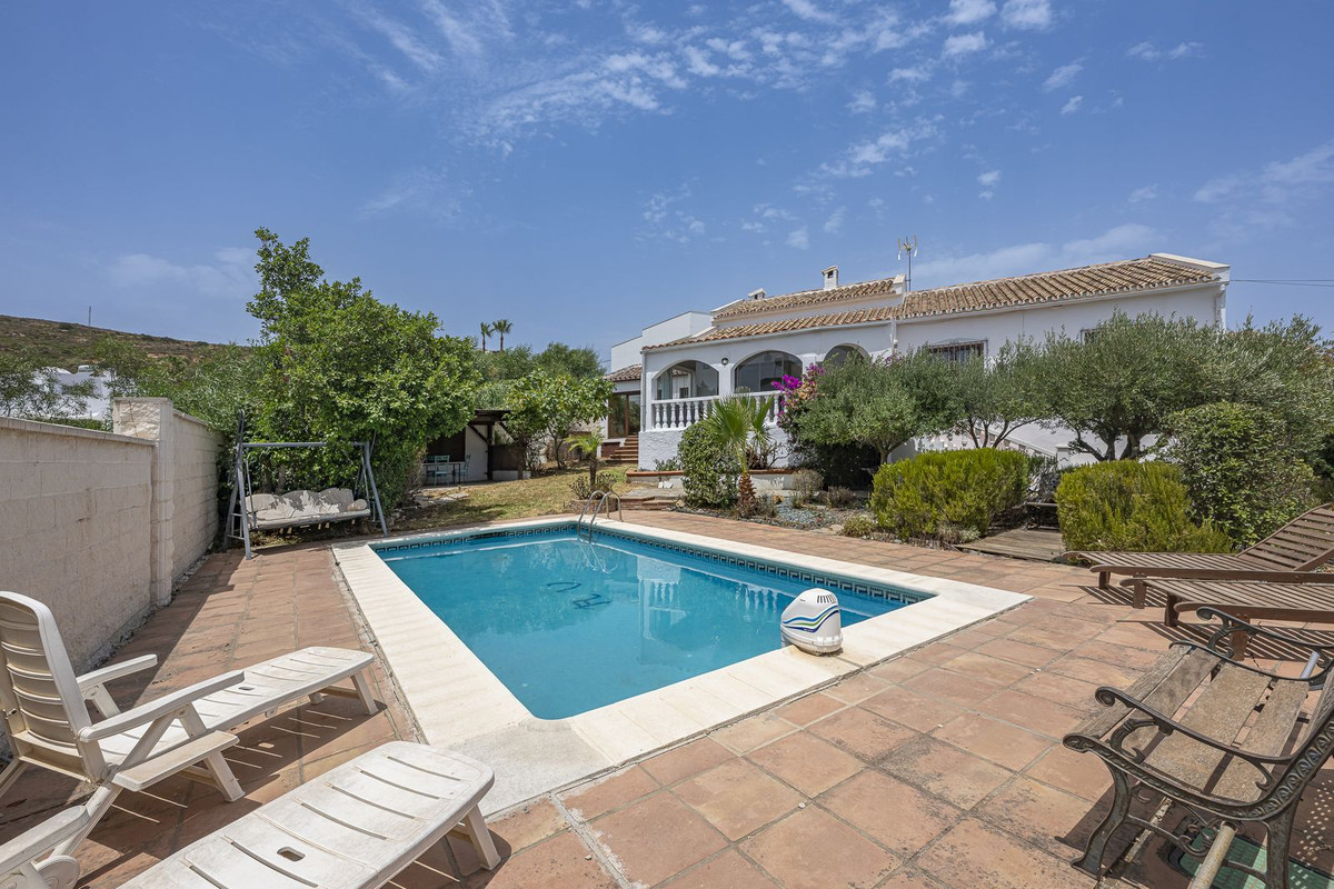 4 Bed Townhouse for sale in Punta Chullera Costa Del Sol, Málaga, Spain