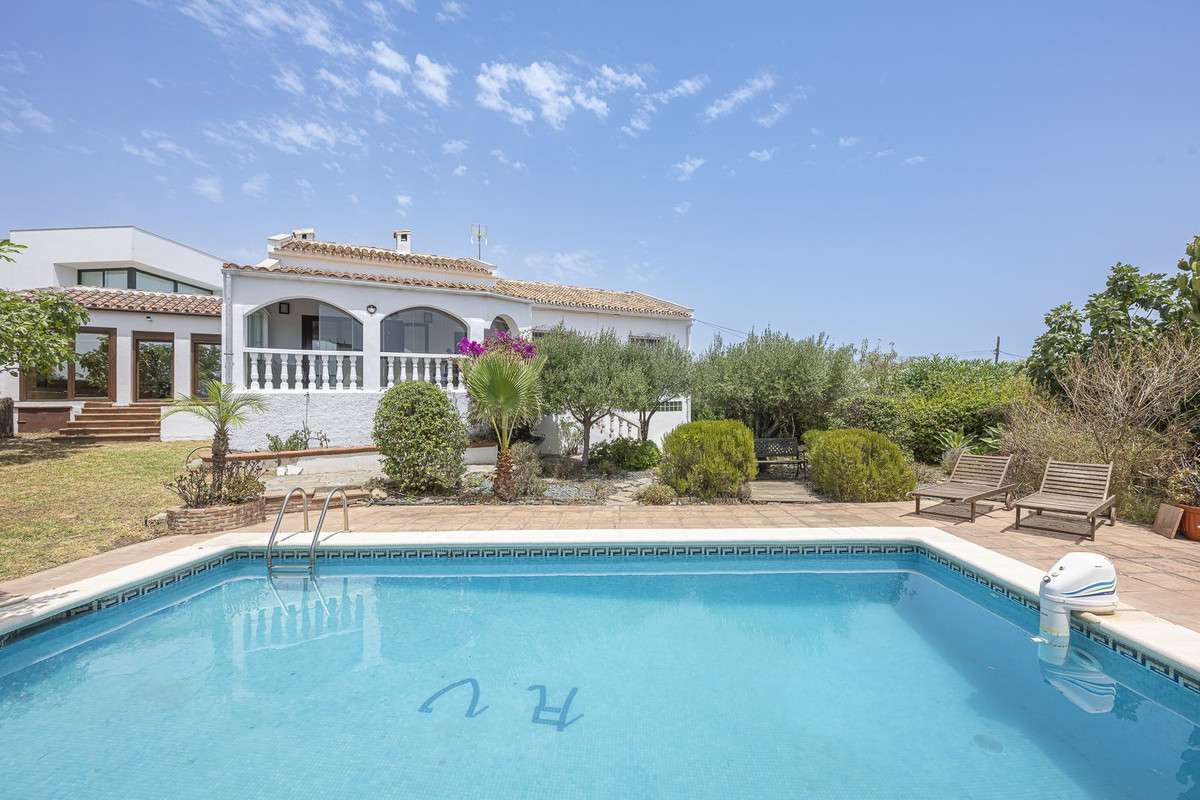 4 Bed Townhouse for sale in Punta Chullera Costa Del Sol, Málaga, Spain