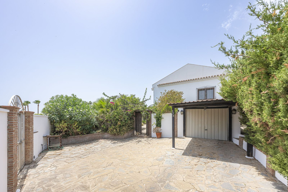 4 Bed Townhouse for sale in Punta Chullera Costa Del Sol, Málaga, Spain