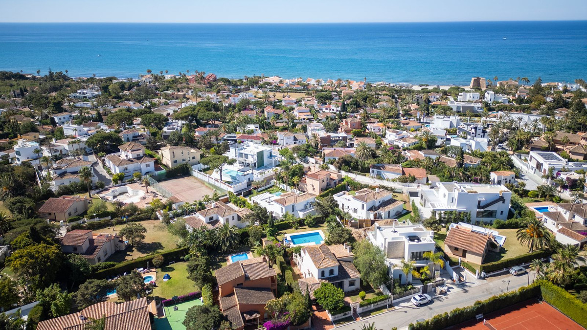 2 Bed Townhouse for sale in Marbesa Costa Del Sol, Málaga, Spain