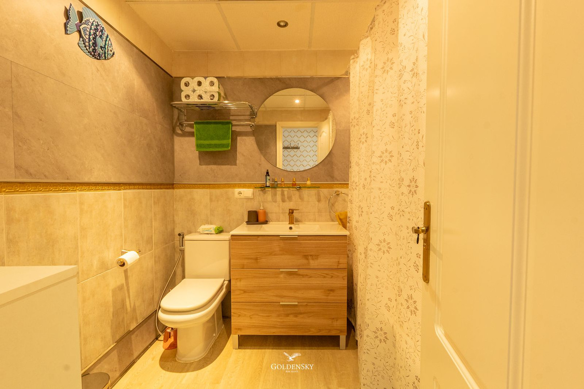 Se vende Apartamento Planta Media de 3 dormitorios en Costa Del Sol, Málaga, España