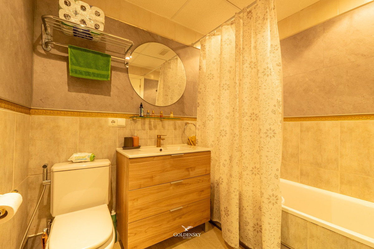 Se vende Apartamento Planta Media de 3 dormitorios en Costa Del Sol, Málaga, España