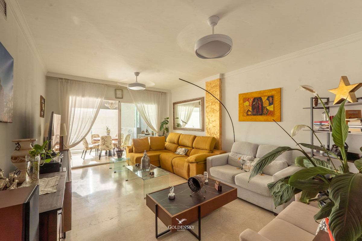 Se vende Apartamento Planta Media de 3 dormitorios en Costa Del Sol, Málaga, España