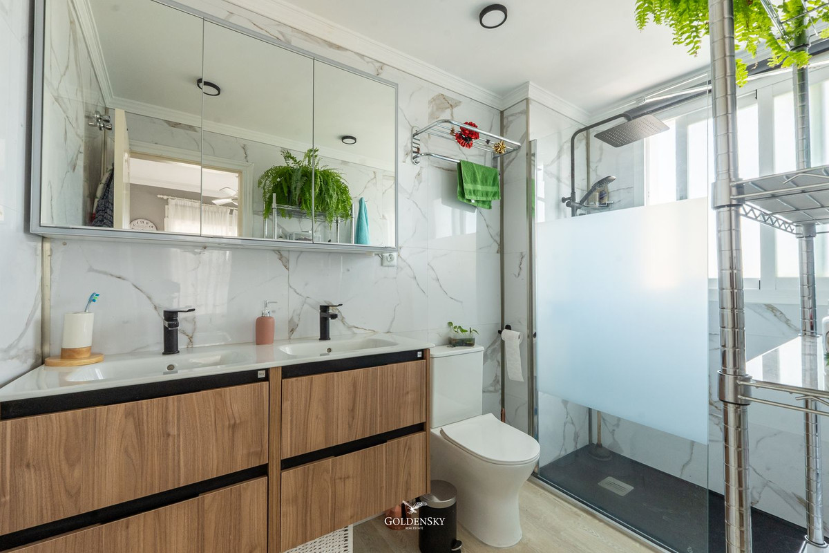 Se vende Apartamento Planta Media de 3 dormitorios en Costa Del Sol, Málaga, España