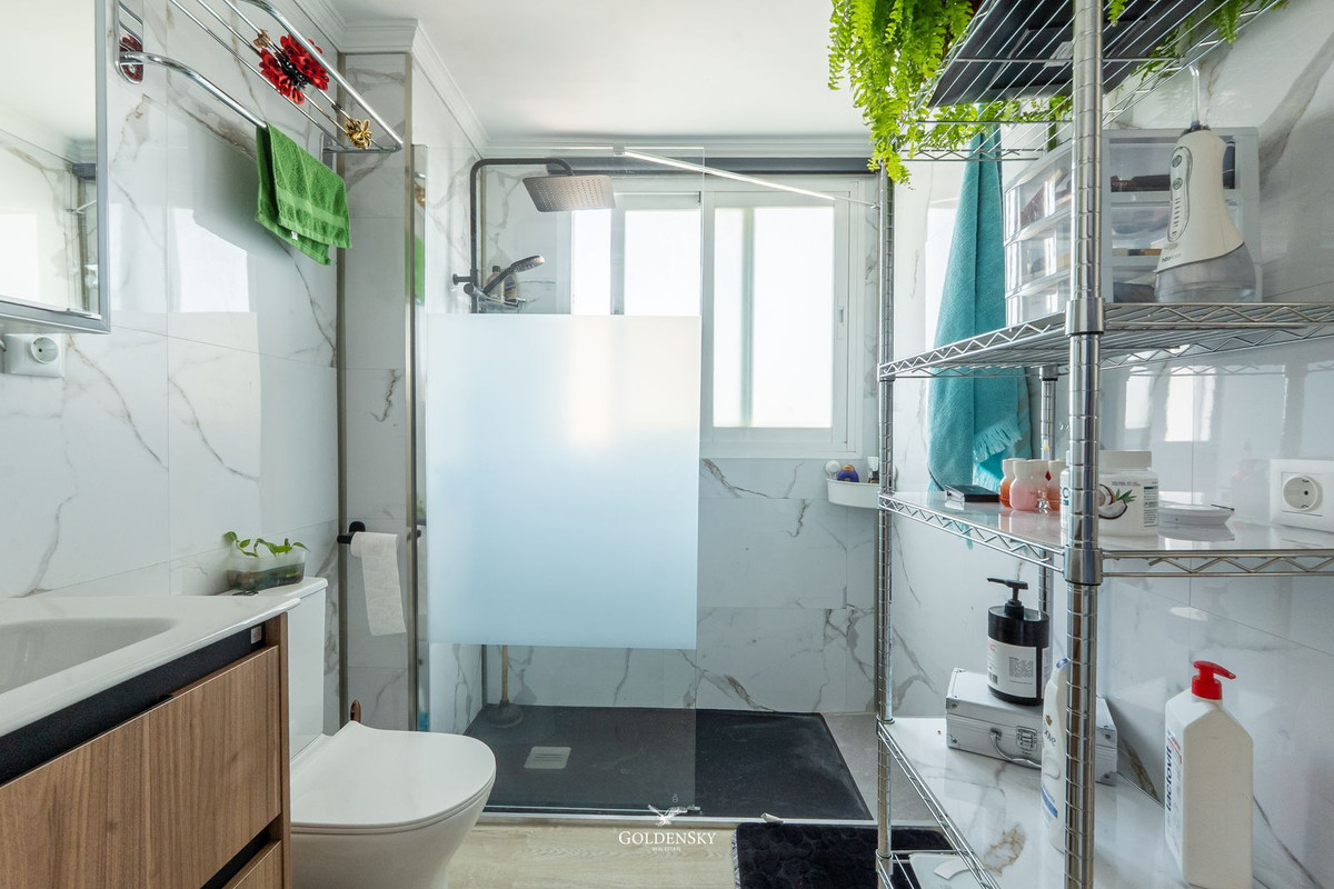 Se vende Apartamento Planta Media de 3 dormitorios en Costa Del Sol, Málaga, España
