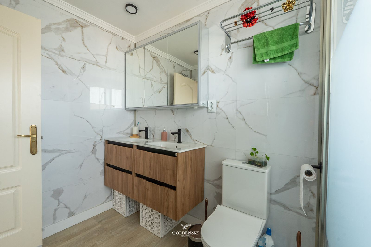 Se vende Apartamento Planta Media de 3 dormitorios en Costa Del Sol, Málaga, España