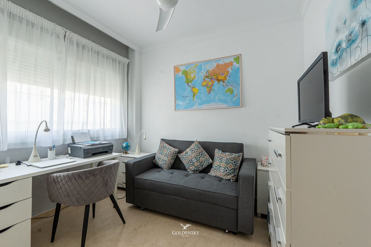 Se vende Apartamento Planta Media de 3 dormitorios en Costa Del Sol, Málaga, España