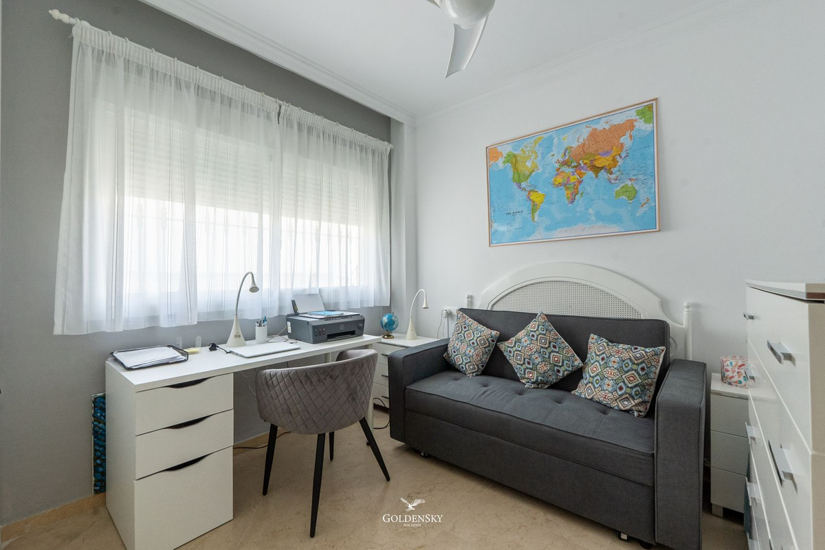 Se vende Apartamento Planta Media de 3 dormitorios en Costa Del Sol, Málaga, España