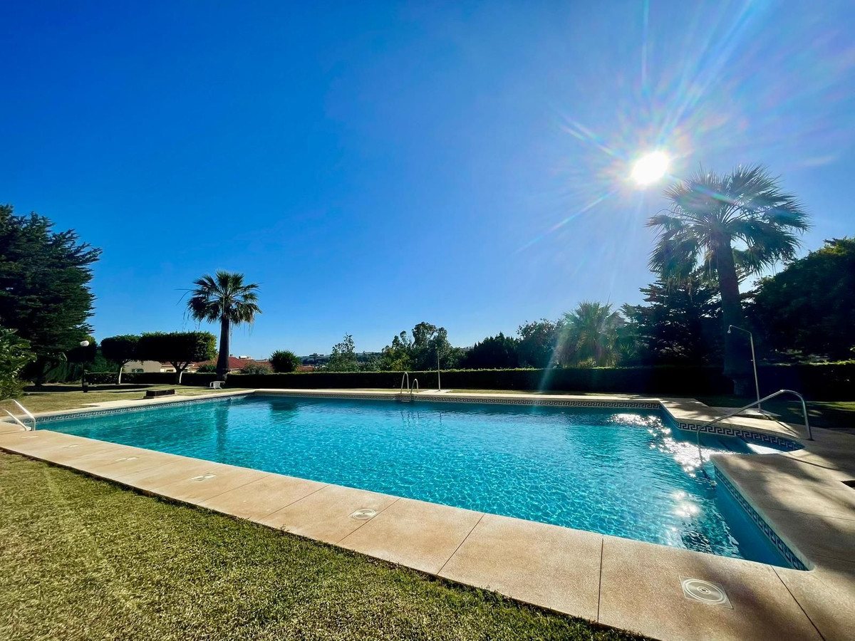 2 Bed Apartment for sale in Los Pacos Costa Del Sol, Málaga, Spain