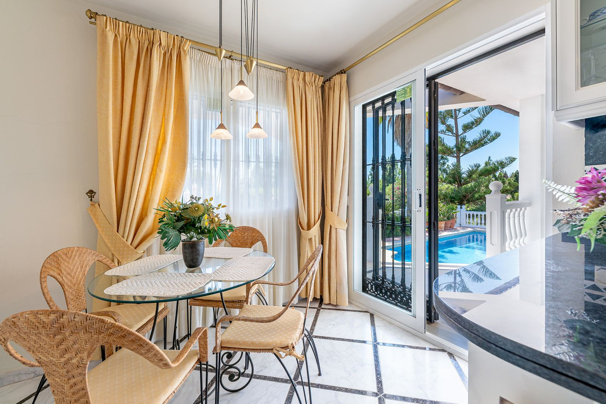 Se vende Villa - Chalet de 3 dormitorios en Costa Del Sol, Málaga, España