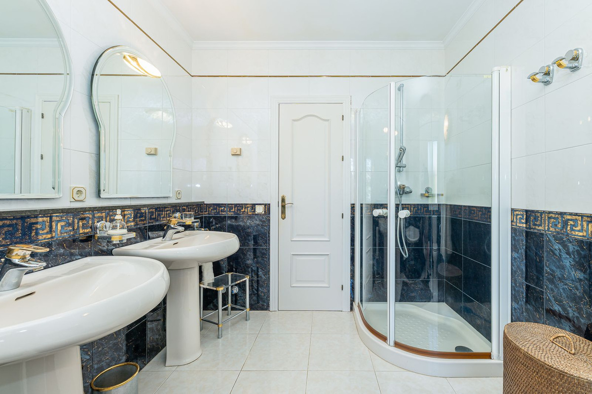 Se vende Villa - Chalet de 3 dormitorios en Costa Del Sol, Málaga, España