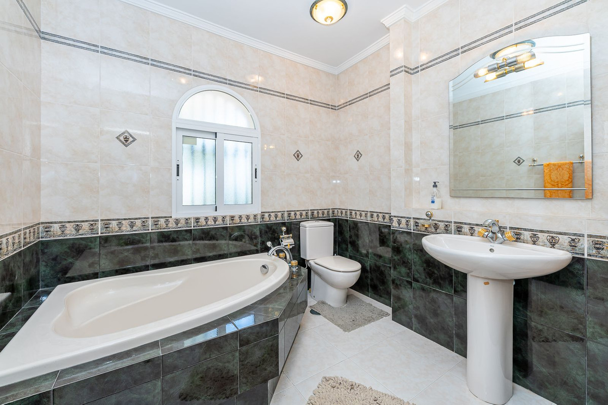 Se vende Villa - Chalet de 3 dormitorios en Costa Del Sol, Málaga, España