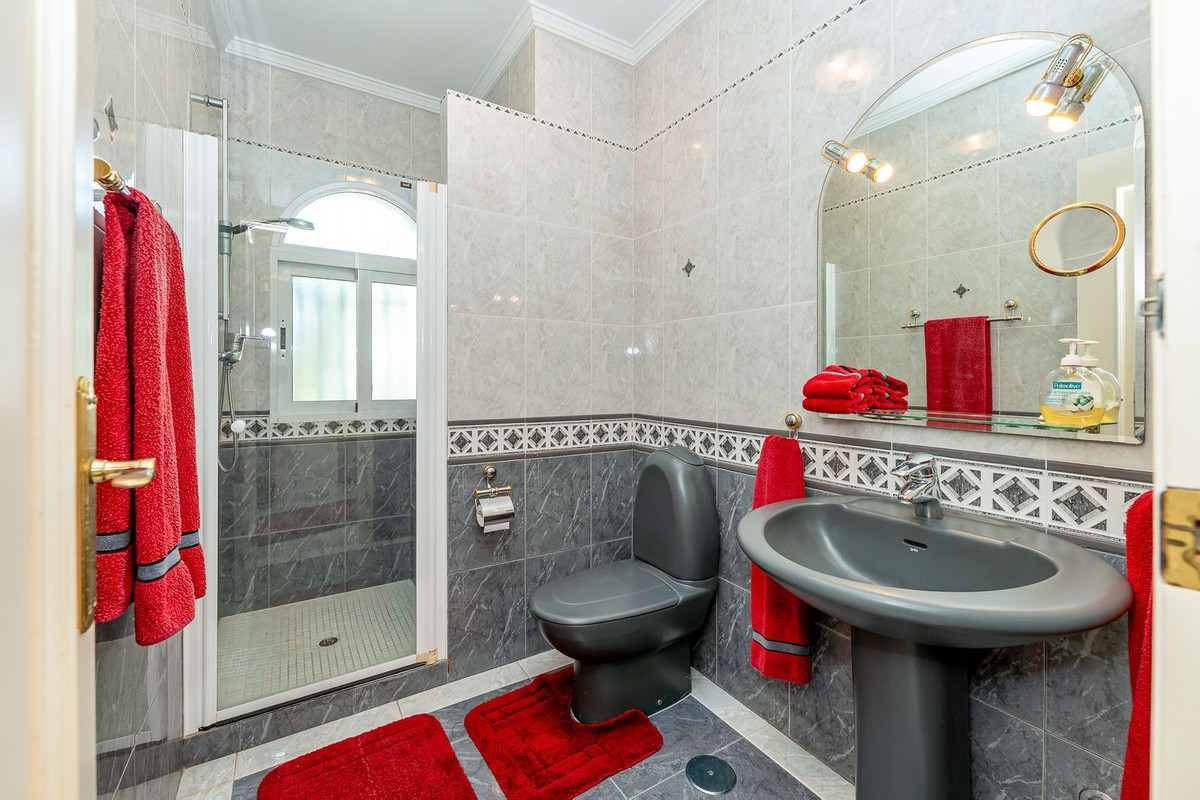 Se vende Villa - Chalet de 3 dormitorios en Costa Del Sol, Málaga, España