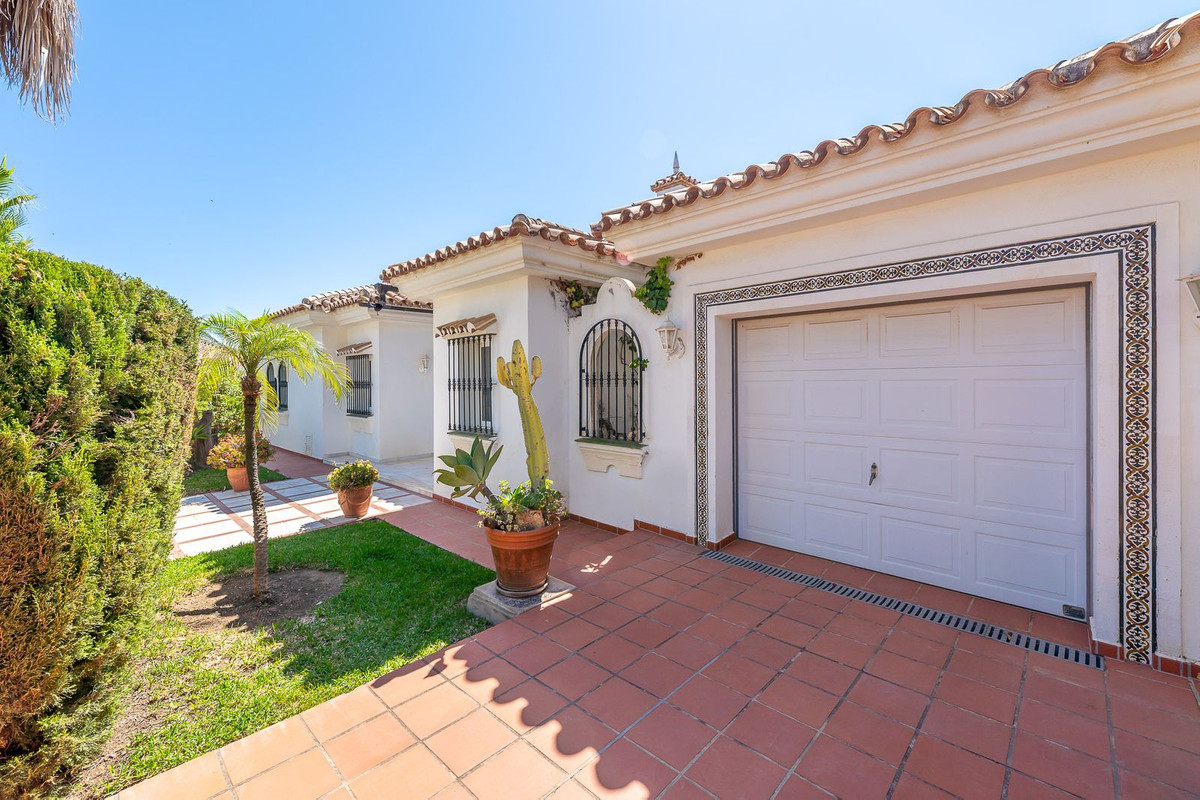 Se vende Villa - Chalet de 3 dormitorios en Costa Del Sol, Málaga, España