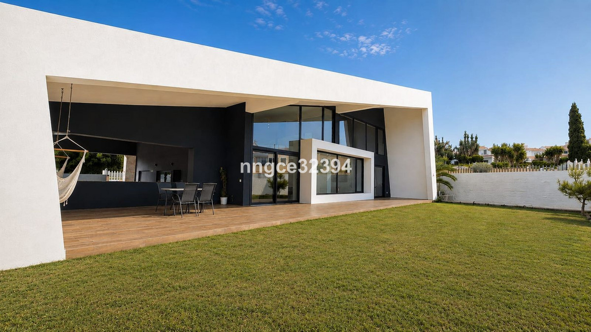 5 Bed Townhouse for sale in New Golden Mile Costa Del Sol, Málaga, Spain