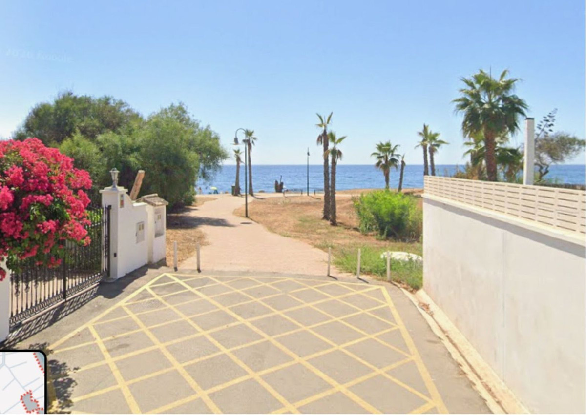 5 Bed Townhouse for sale in Estepona Costa Del Sol, Málaga, Spain
