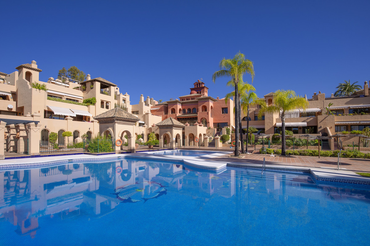 3 Bed Apartment for sale in Estepona Costa Del Sol, Málaga, Spain