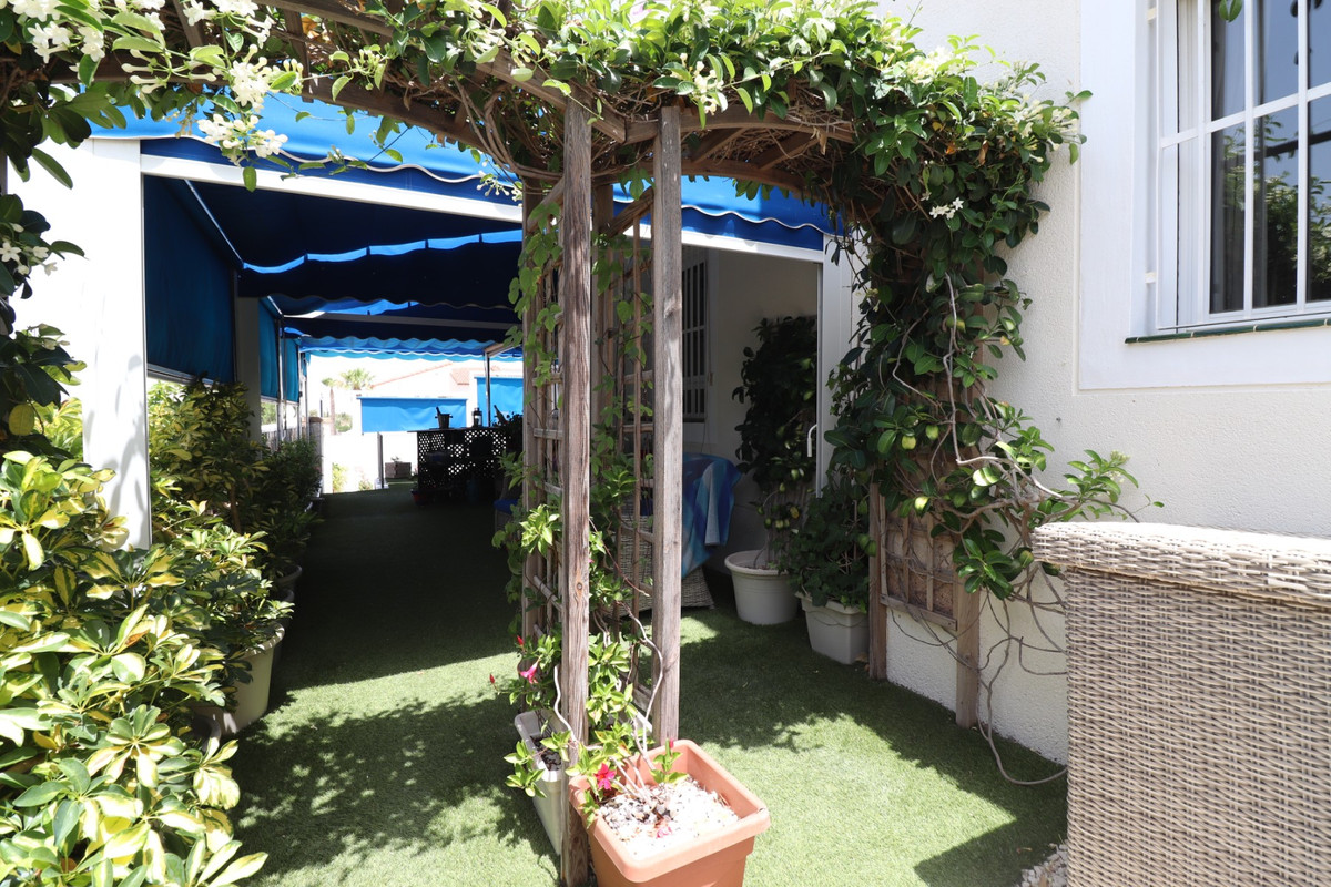 4 Bed Townhouse for sale in Algorfa Costa Blanca, Alicante, Spain
