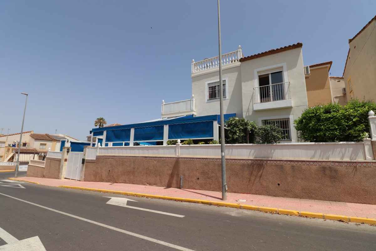 4 Bed Townhouse for sale in Algorfa Costa Blanca, Alicante, Spain