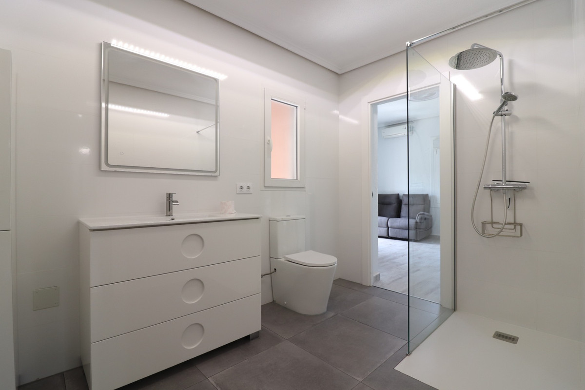 Se vende Villa - Chalet de 3 dormitorios en Costa Blanca, Alicante, España