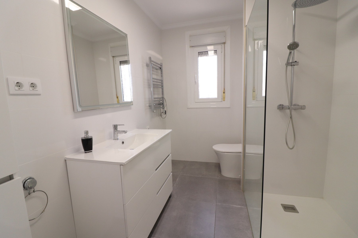 Se vende Villa - Chalet de 3 dormitorios en Costa Blanca, Alicante, España