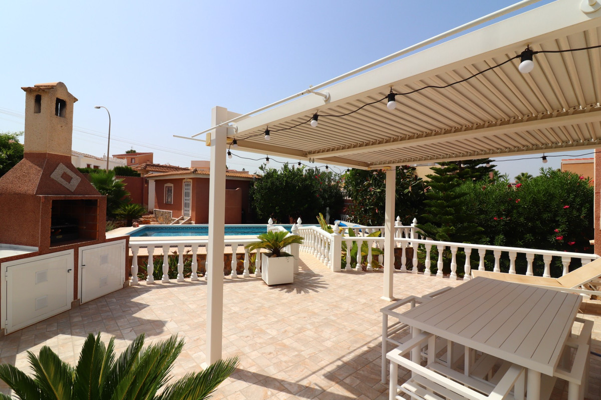Se vende Villa - Chalet de 3 dormitorios en Costa Blanca, Alicante, España