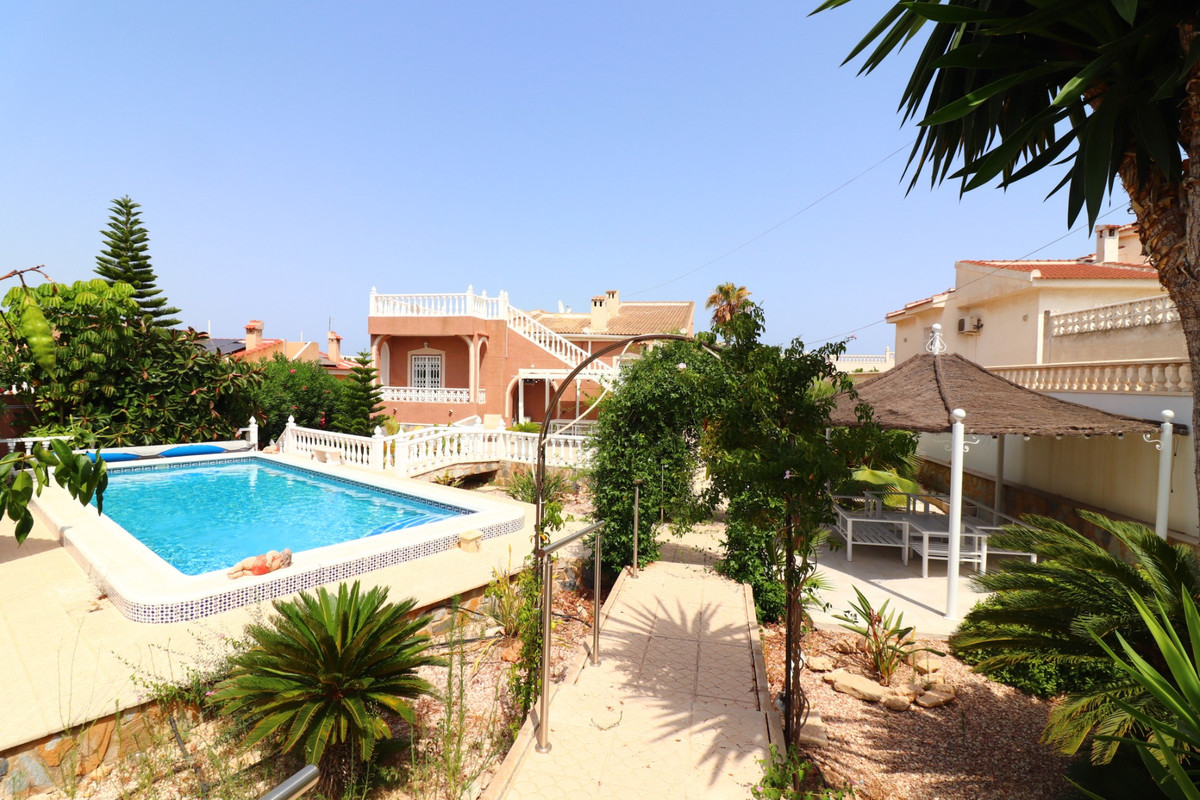 Se vende Villa - Chalet de 3 dormitorios en Costa Blanca, Alicante, España