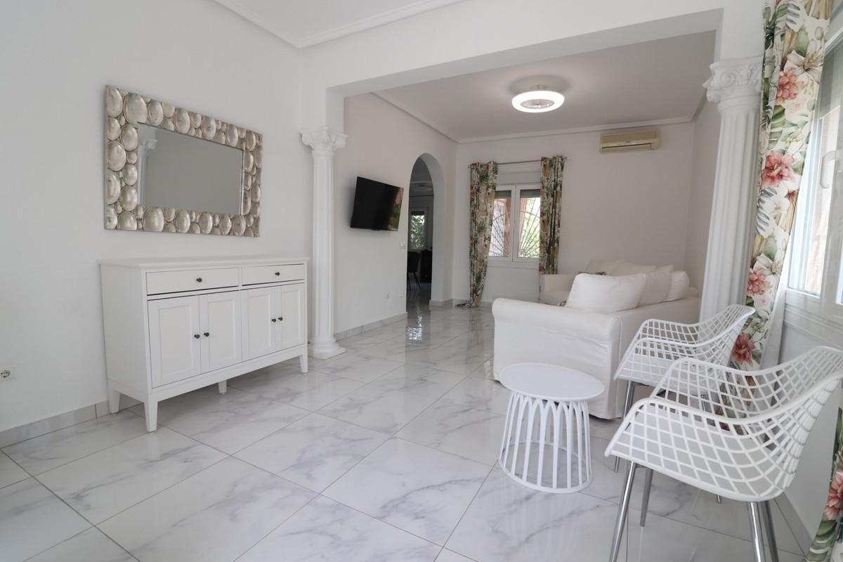 Se vende Villa - Chalet de 3 dormitorios en Costa Blanca, Alicante, España