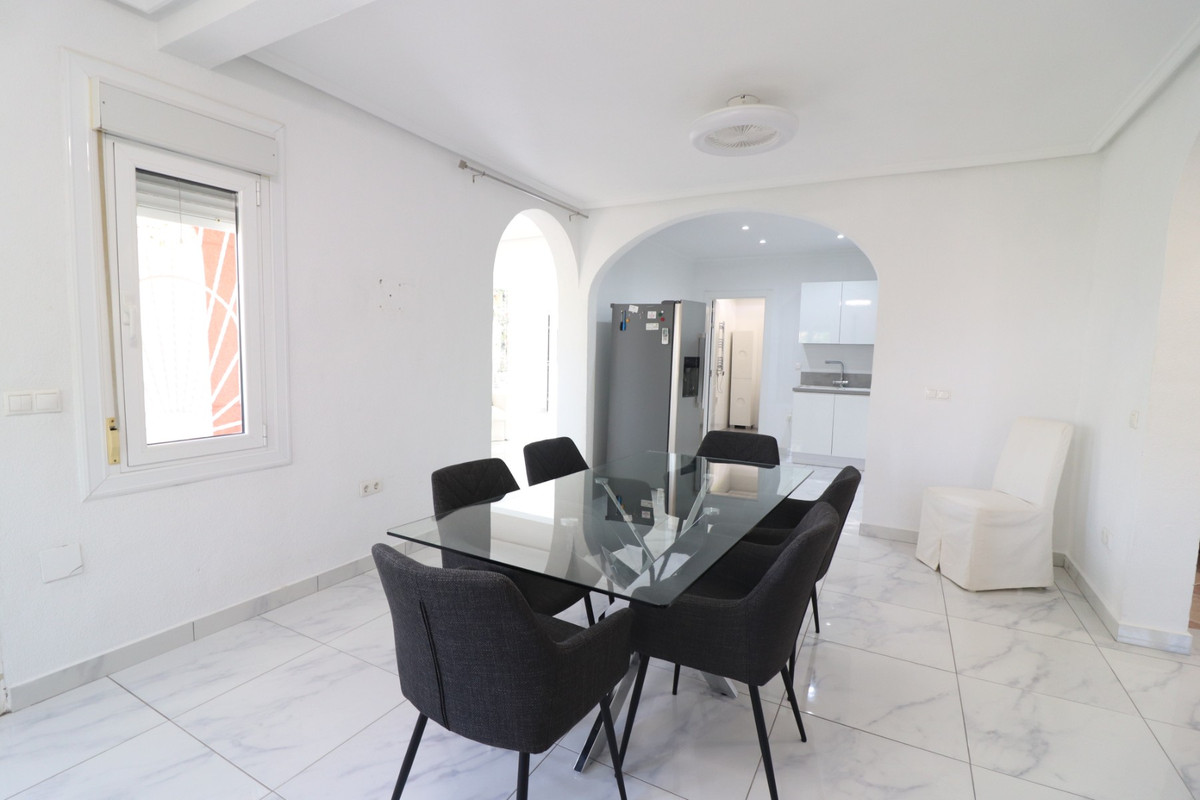 Se vende Villa - Chalet de 3 dormitorios en Costa Blanca, Alicante, España