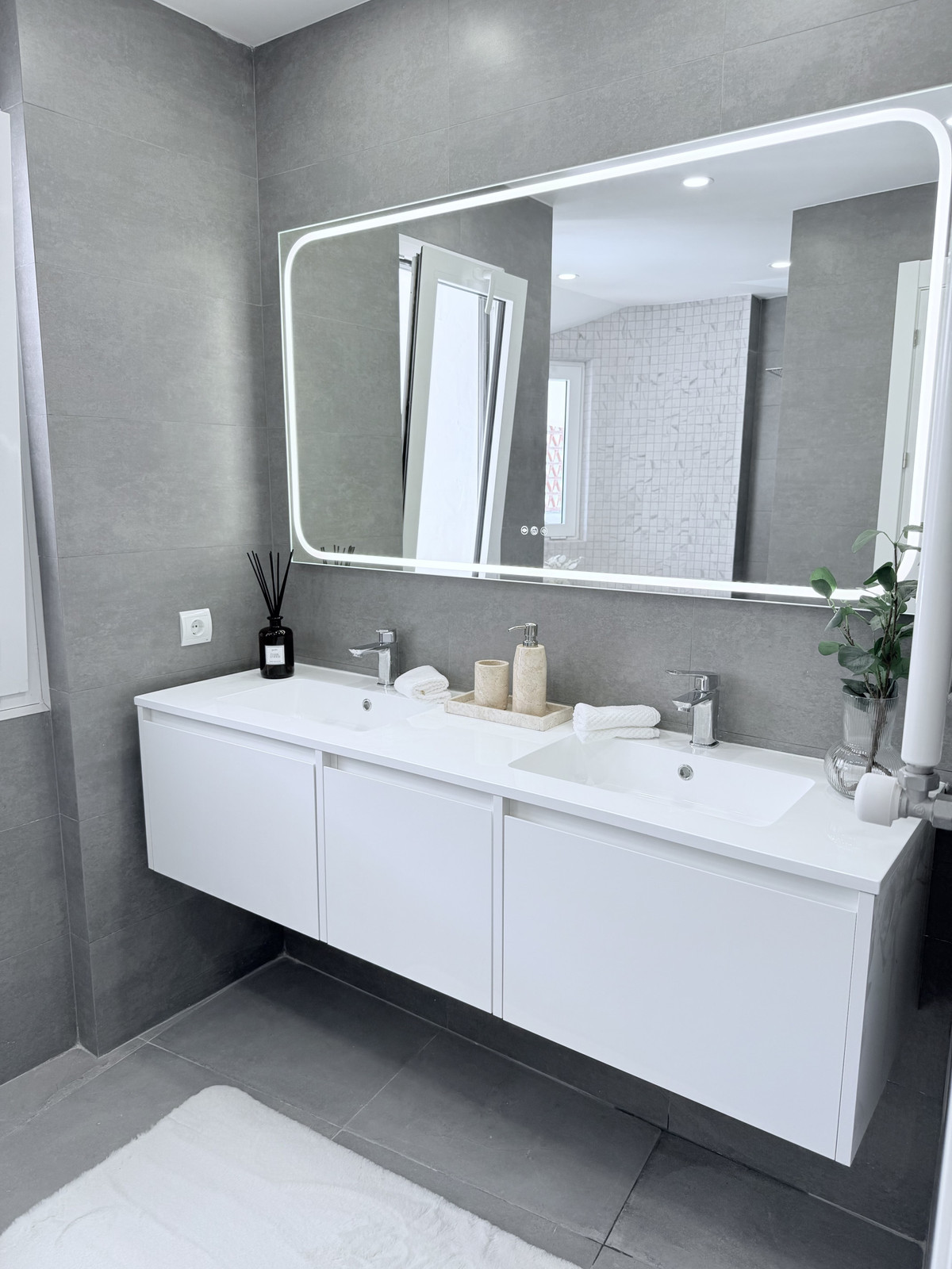 2 Bed Townhouse for sale in Marbella Costa Del Sol, Málaga, Spain