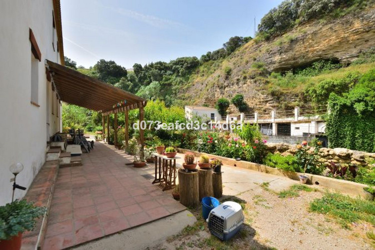 4 Bed Townhouse for sale in Arriate Costa Del Sol, Málaga, Spain
