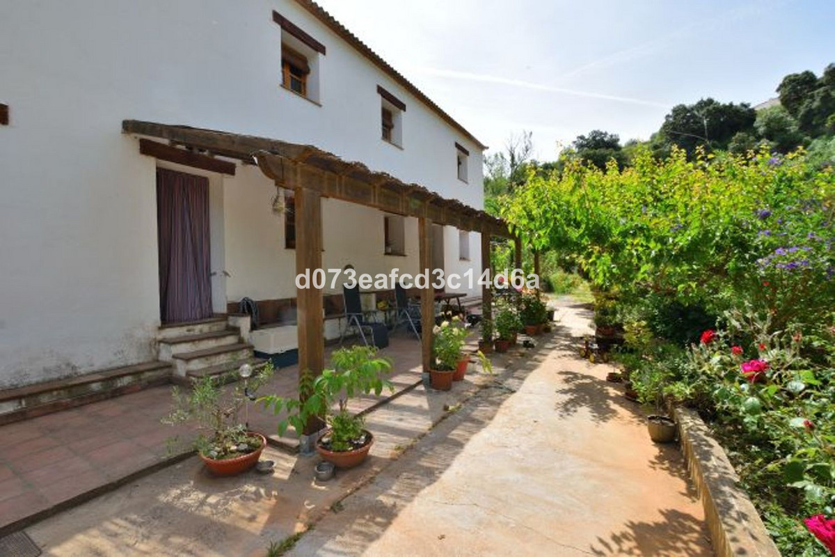 4 Bed Townhouse for sale in Arriate Costa Del Sol, Málaga, Spain