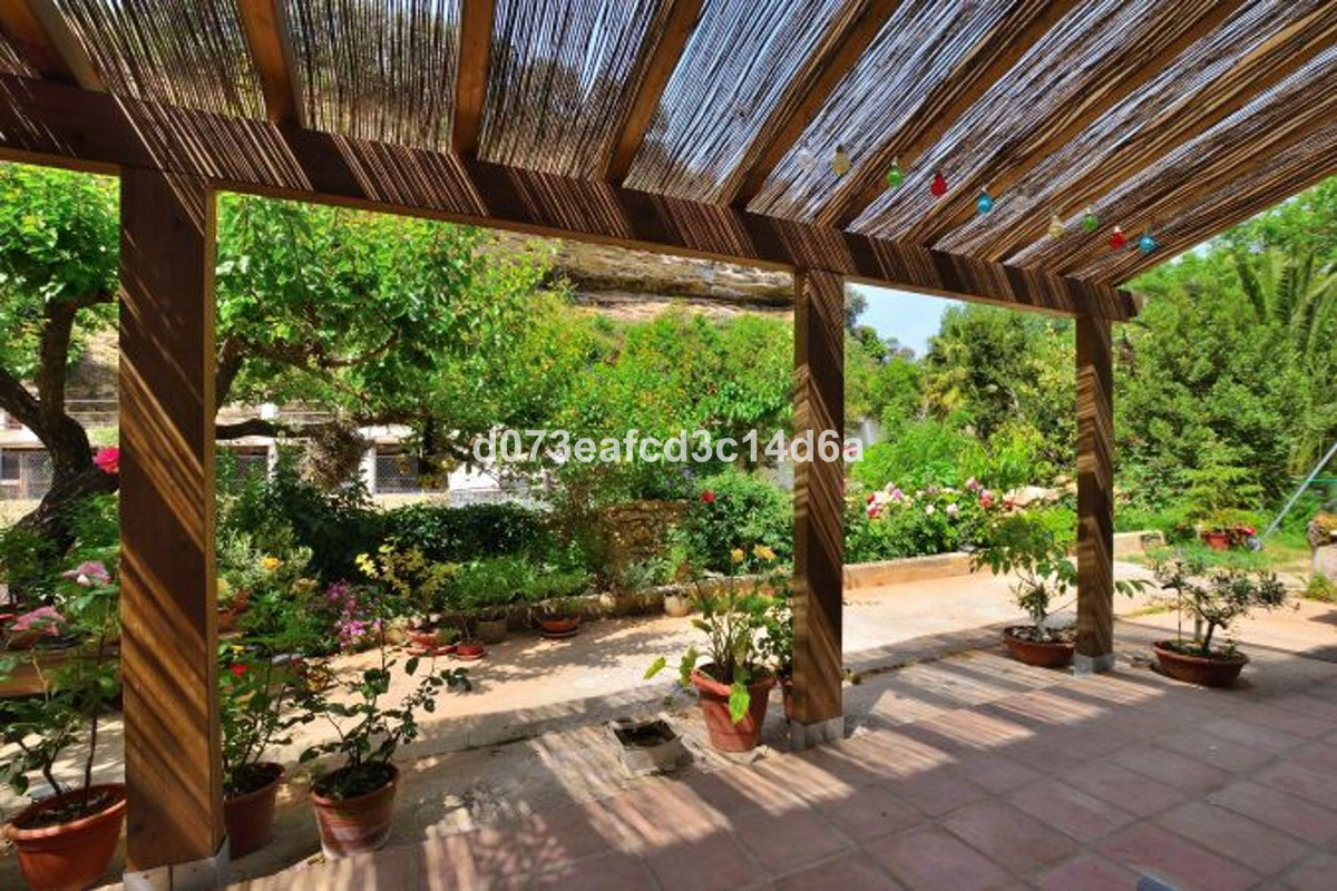 4 Bed Townhouse for sale in Arriate Costa Del Sol, Málaga, Spain
