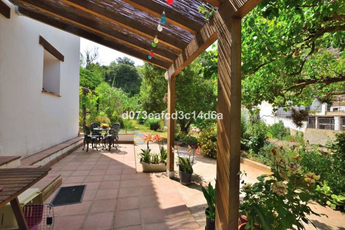 4 Bed Townhouse for sale in Arriate Costa Del Sol, Málaga, Spain