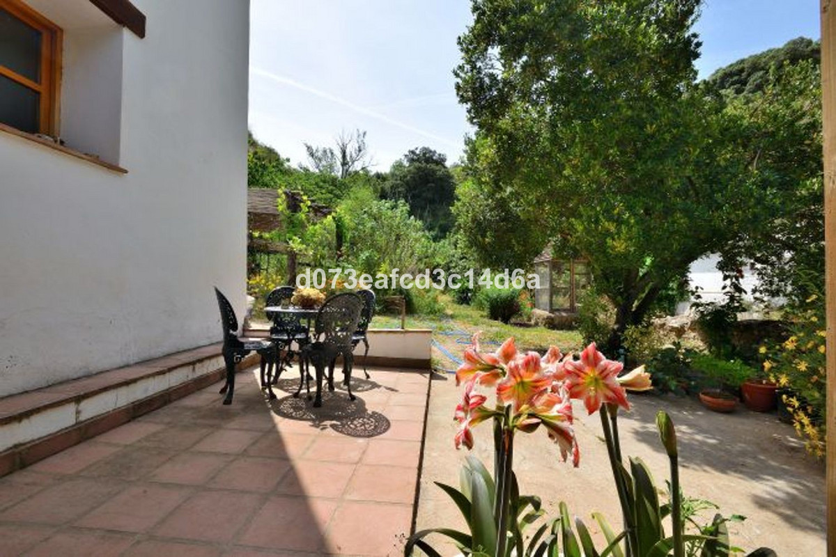 4 Bed Townhouse for sale in Arriate Costa Del Sol, Málaga, Spain