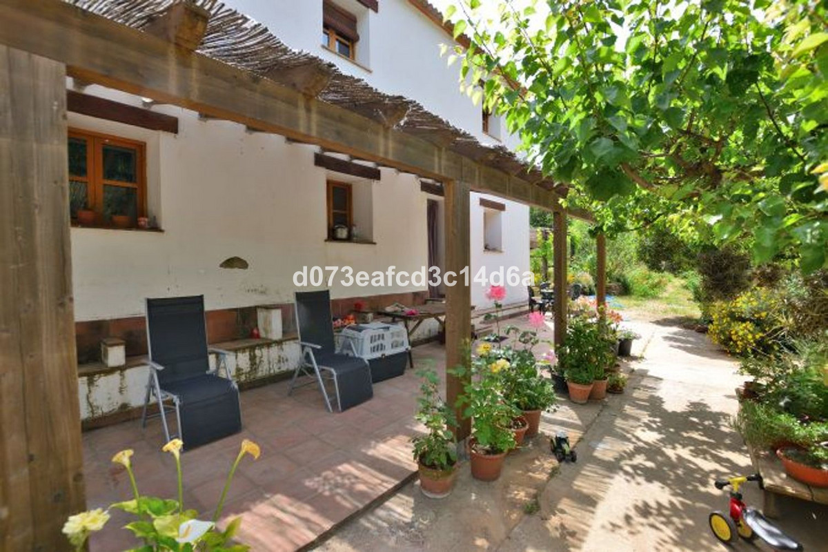 4 Bed Townhouse for sale in Arriate Costa Del Sol, Málaga, Spain