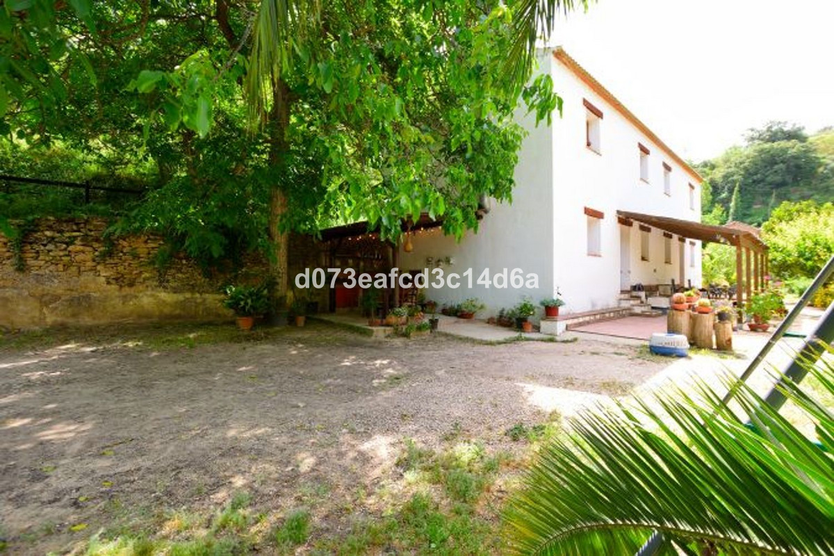 4 Bed Townhouse for sale in Arriate Costa Del Sol, Málaga, Spain