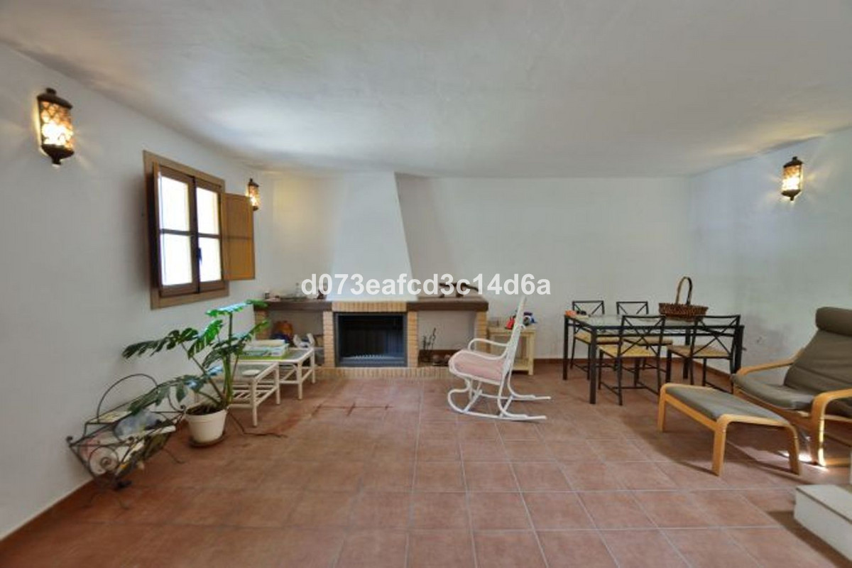 4 Bed Townhouse for sale in Arriate Costa Del Sol, Málaga, Spain