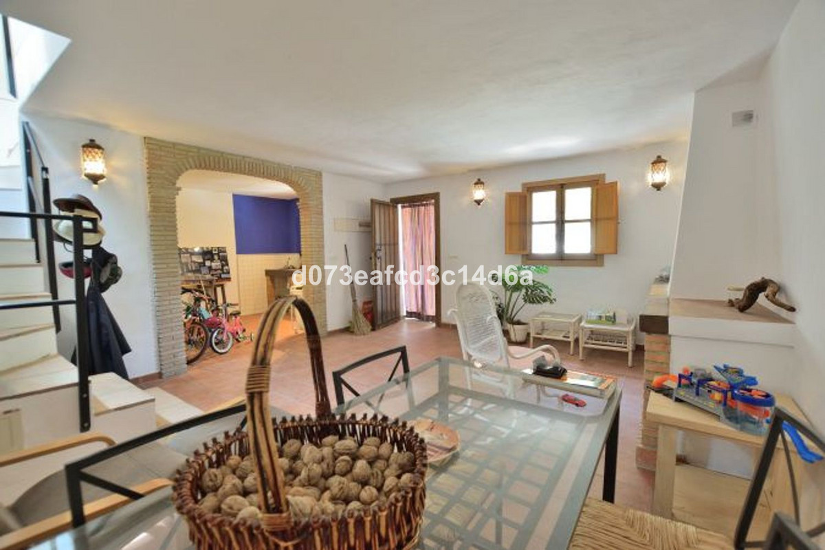 4 Bed Townhouse for sale in Arriate Costa Del Sol, Málaga, Spain