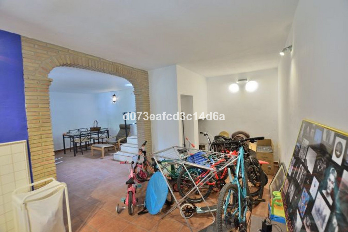 4 Bed Townhouse for sale in Arriate Costa Del Sol, Málaga, Spain