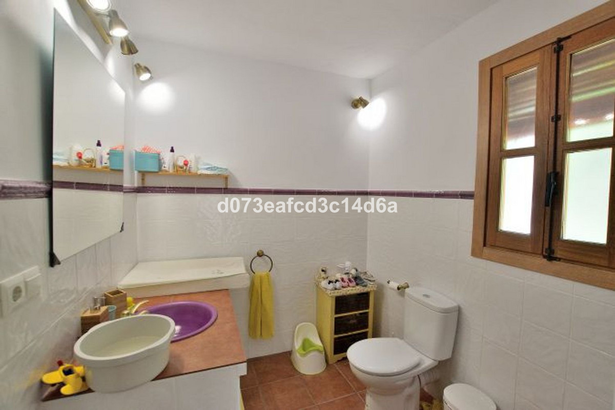 4 Bed Townhouse for sale in Arriate Costa Del Sol, Málaga, Spain