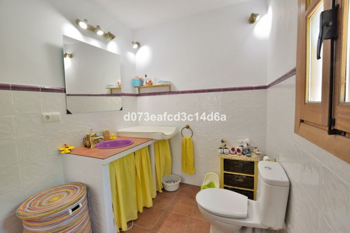 4 Bed Townhouse for sale in Arriate Costa Del Sol, Málaga, Spain